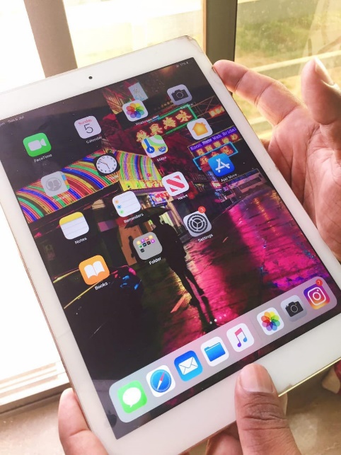 Taking a screenshot on an IPad 2019, IPad Mini, or older