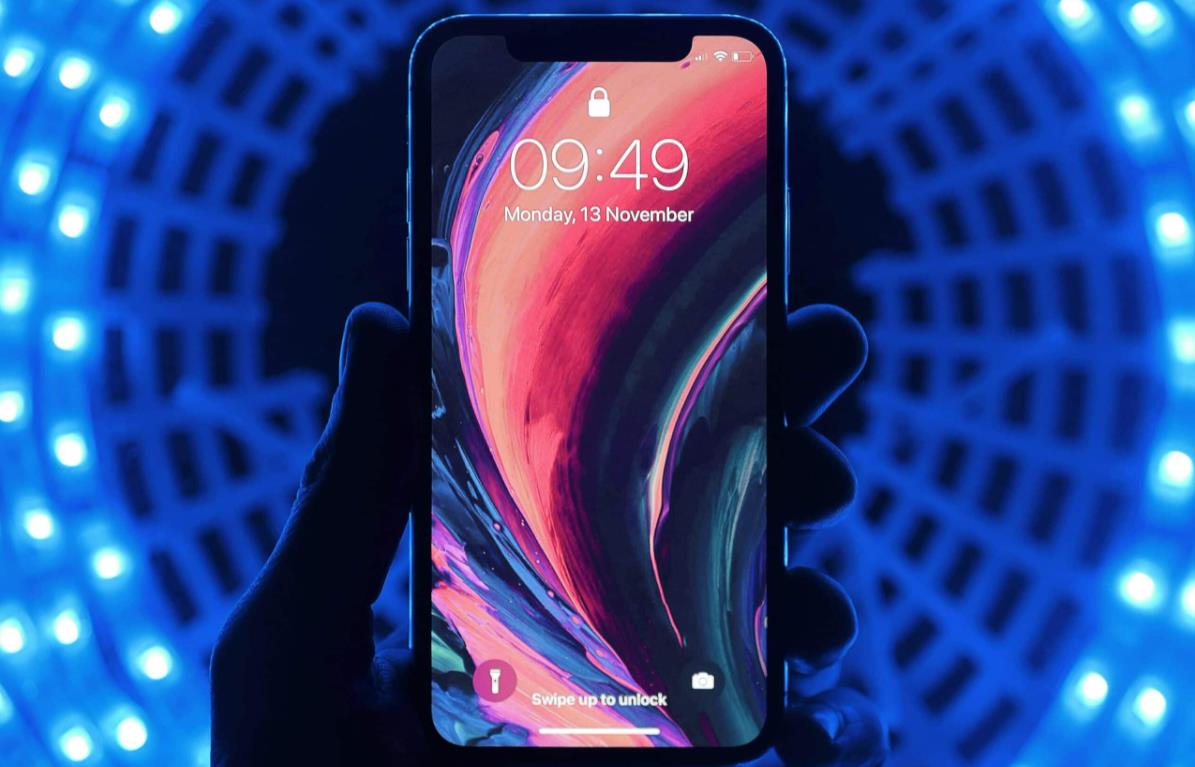 How to set iPhone wallpaper