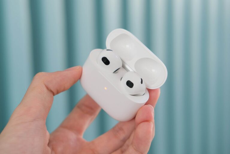 Rumeurs sur les Apple AirPods 4 : Date de sortie, prix, design, caractéristiques, et plus encore