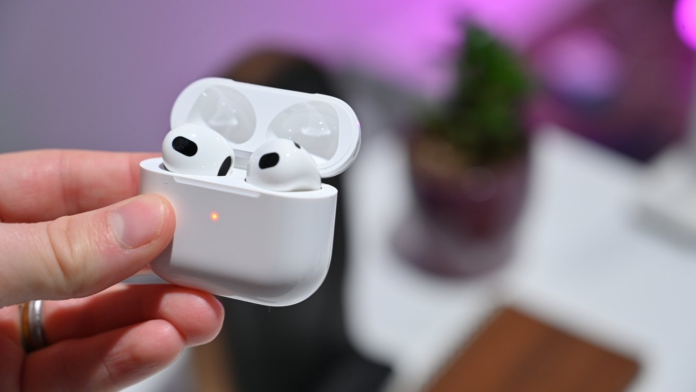 les airpods 4 peuvent-ils tenir dans la coque des airpods 3